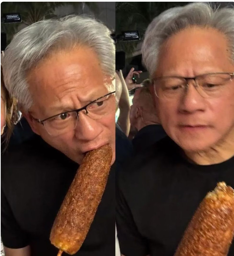 黄仁勋带老婆逛夜市！一边掏钱，一边牵着老婆的手，相恋46年零绯闻 