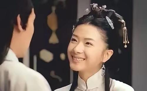 1121年，41岁的赵明诚去莱州上任，不到一年，李清照便惊悉，丈夫娶了两任小妾，