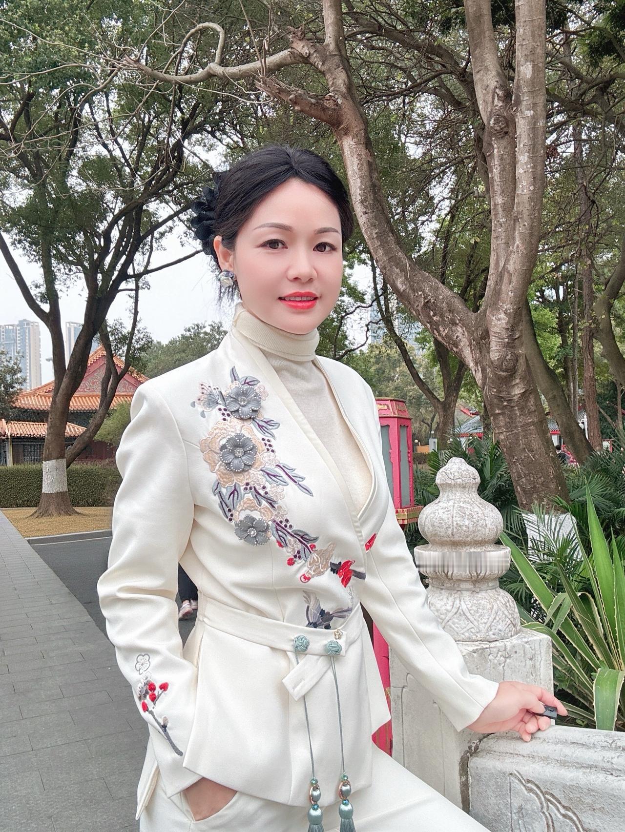 人生没有最好的年纪，只有最好的状态穿出你的时尚你的感觉 古街古巷拍照打卡