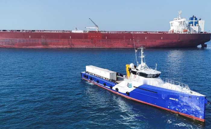 据参考消息网报道，伊朗有条件开放霍尔木兹海峡，但拒绝临时停火。伊朗副外长明确表示