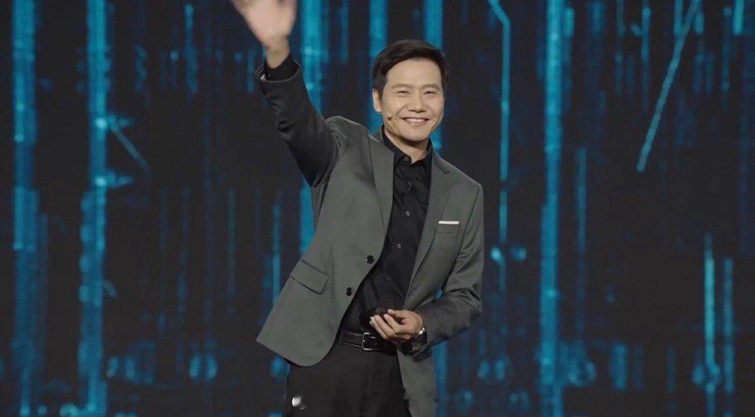 #小米汽车#发布会开始了，雷总今天状态挺好。SU7号称年轻人的第一台保时捷#小米