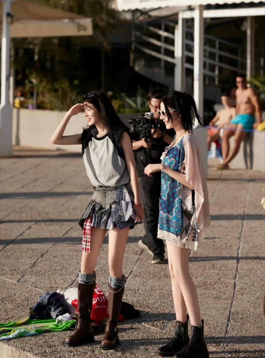 热巴新剧的穿搭梦回花少发现她好喜欢上面裙子下面裤子的穿搭，度假氛围拉满，新剧《虽