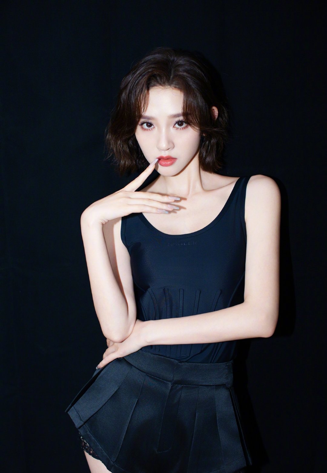 唐艺昕不知道大家喜欢什么就都发了乘风2026 我直接循环欣赏八百遍！糖糖自拍是软