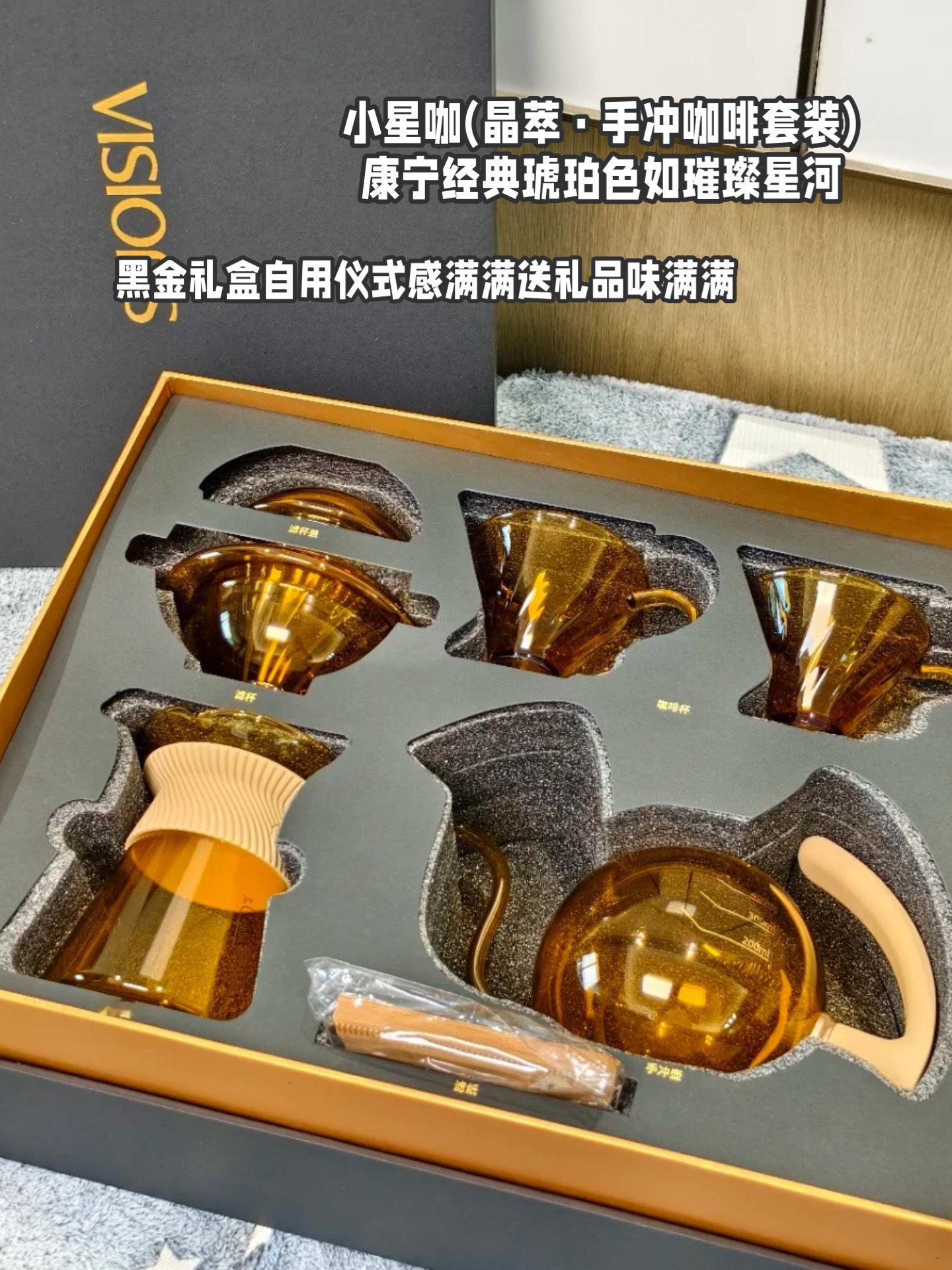 最近多了一个新技能，自己在家手冲咖啡！厉不厉害！之前参加阿彩婚礼的时候收到了咖啡