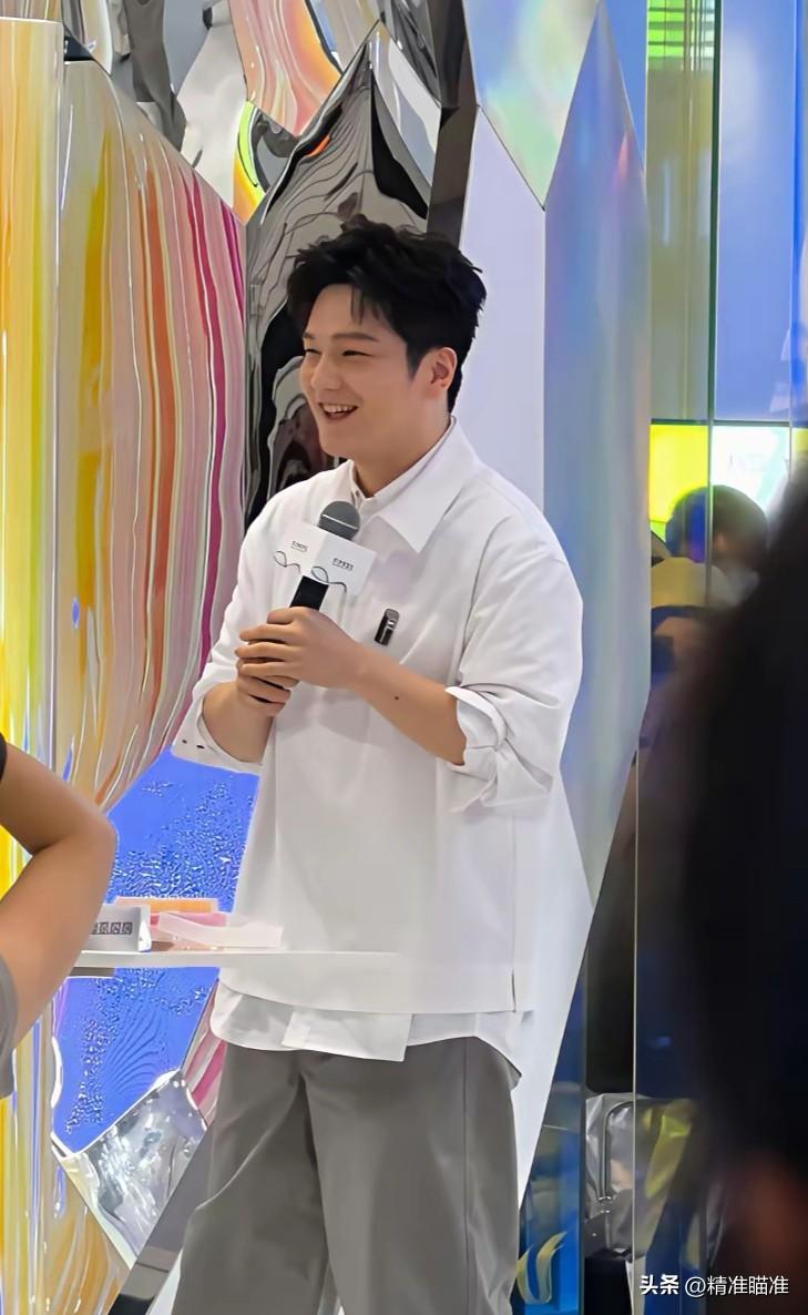 【樊振东今天杭州线下活动，获得球迷强烈支持】樊振东在国乒历史上，可以说是独一无二