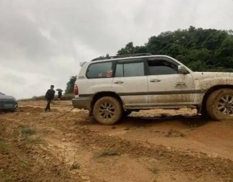 笑不活了！嘉兴女子露营车陷泥地，两辆救援车跟着沦陷，三小时苦战结局太暖心
 
4