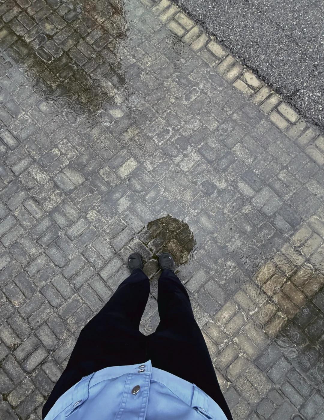 北京下雨天通勤真的很可怕😥
下雨天上班 下雨通勤 通勤