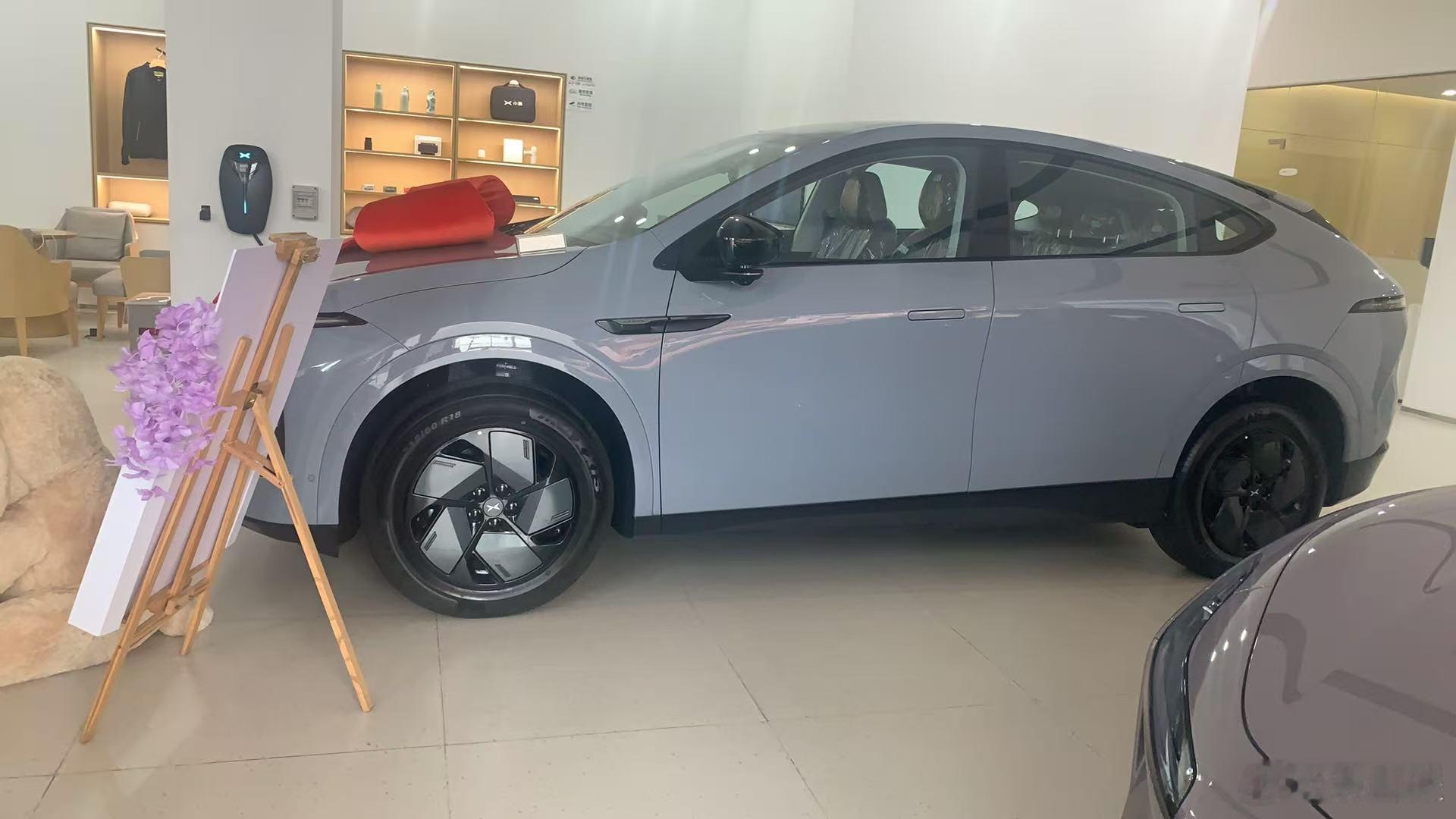 趁着周末，来把工作室小伙伴儿的小鹏G6提了，据说2026款基础智家能力就很强，得