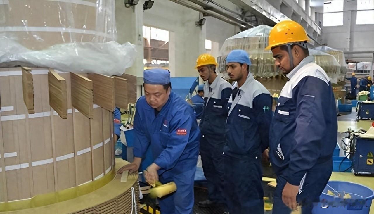 印度特高压建了十年，图纸全抄完了，电网却还是不稳。
保变电气撤走时工厂只剩三万块