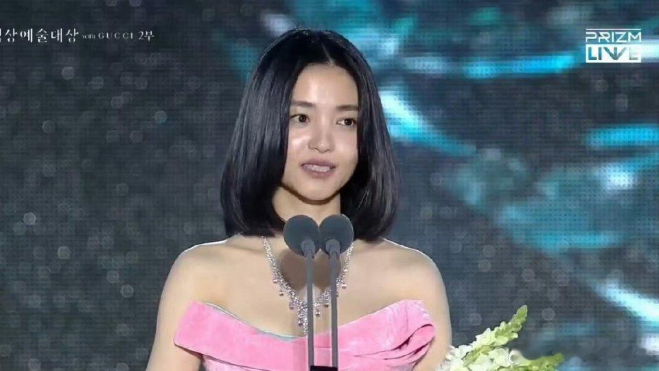 金泰梨二封百想视后