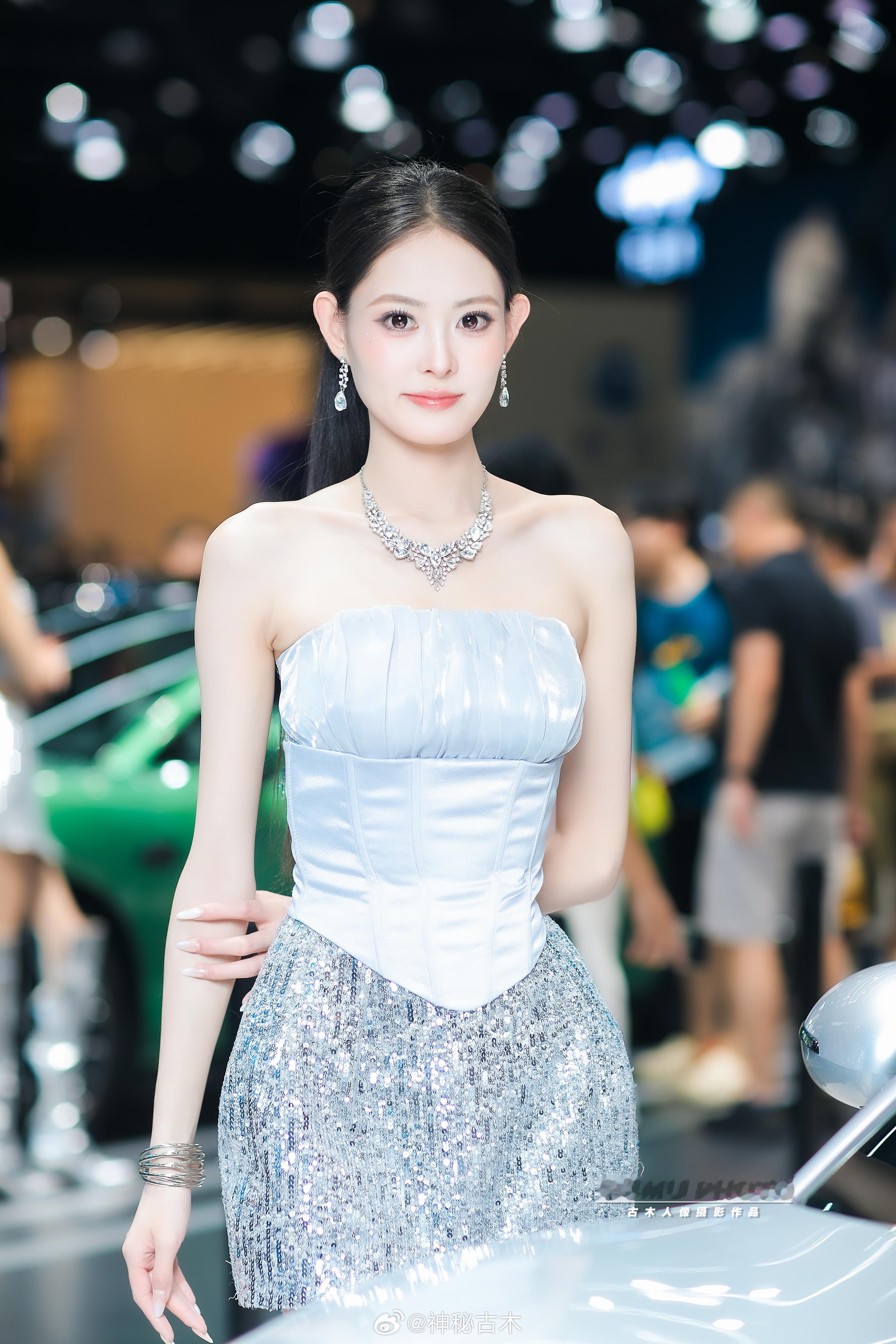 2026成都国际车展方程豹展台模特 2026成都国际车展成都车展 