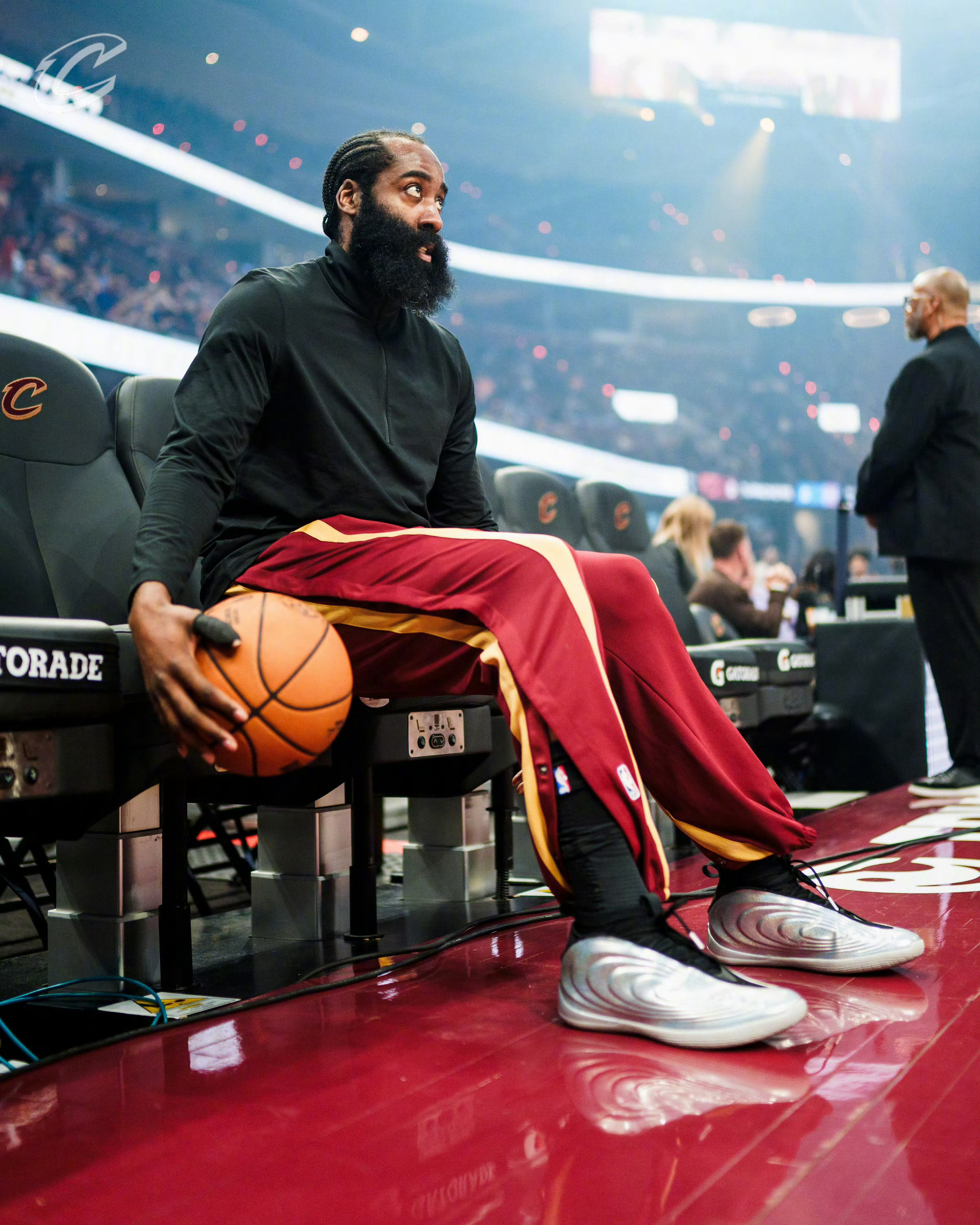 骑士vs活塞骑士克利夫兰骑士哈登 今天登哥依旧带伤出战，能否带领骑士成功复仇！ 