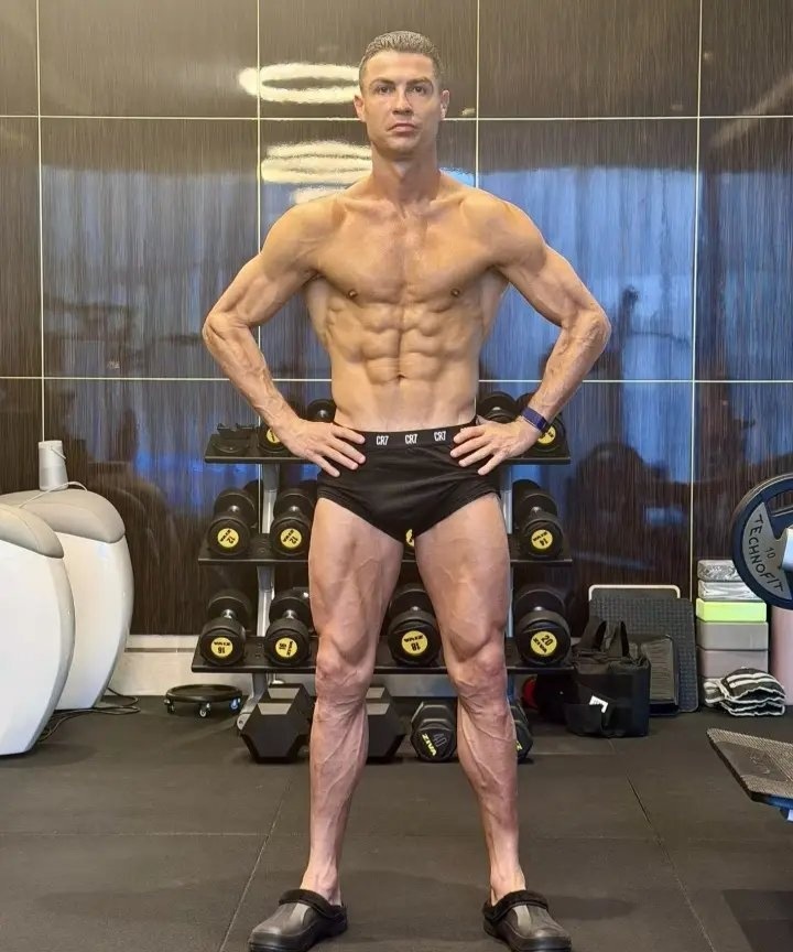 C罗认为人类喝牛奶不正常 不管怎么说，C罗到了这个年纪，身材还这么炸裂，只能说天