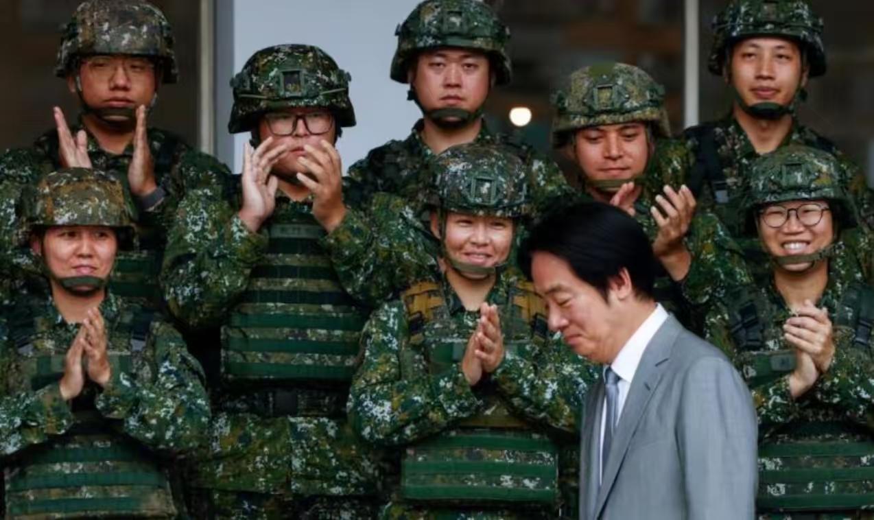没开一枪，没打一发炮弹，台当局却先破防了。
8月12日，中国海军“红河”舰与印度