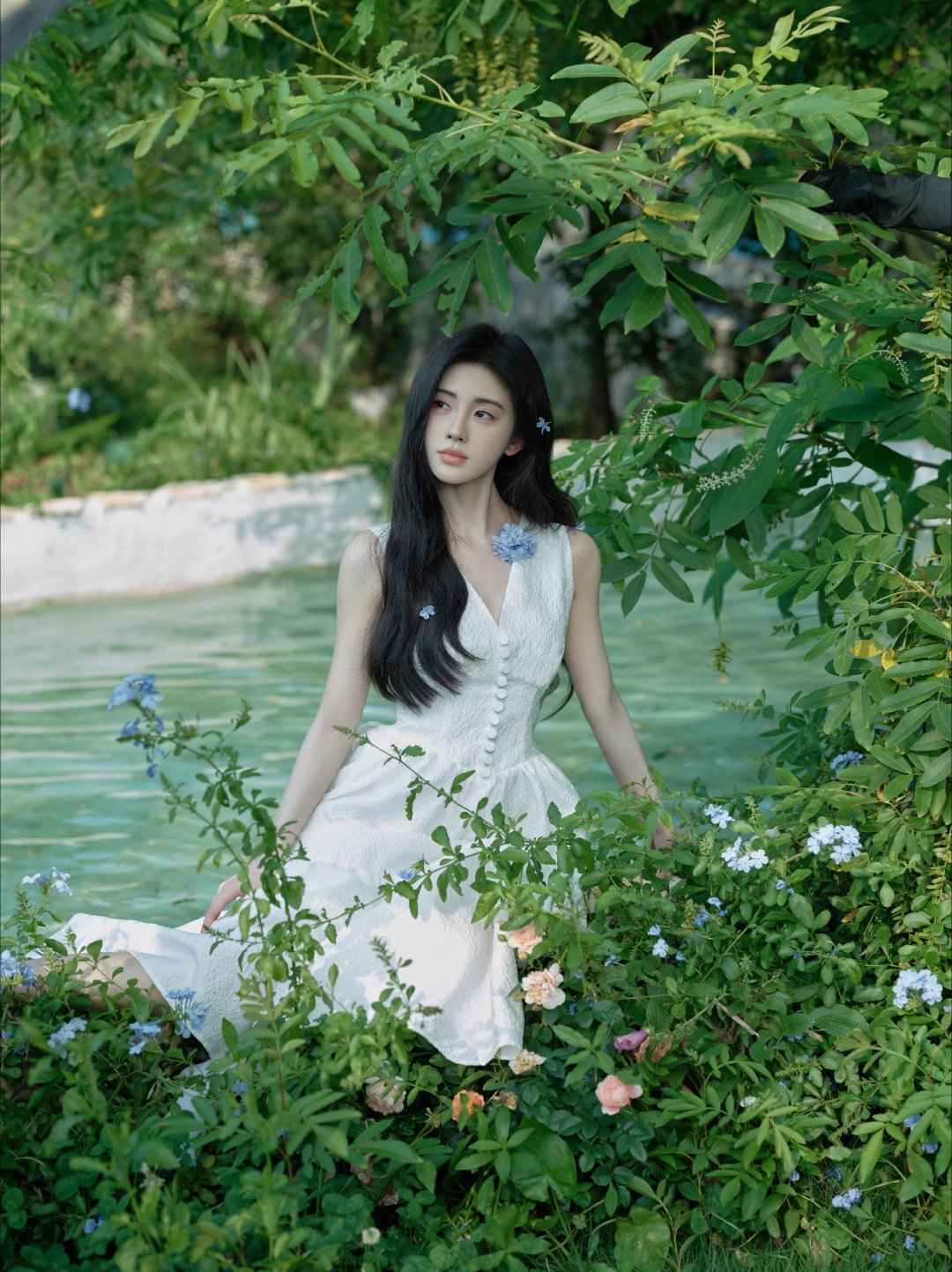 鞠婧祎 jjy鞠婧祎苏绿夏jjy鞠婧祎万花世界只恐夜深花睡去，放下高烛照红装。