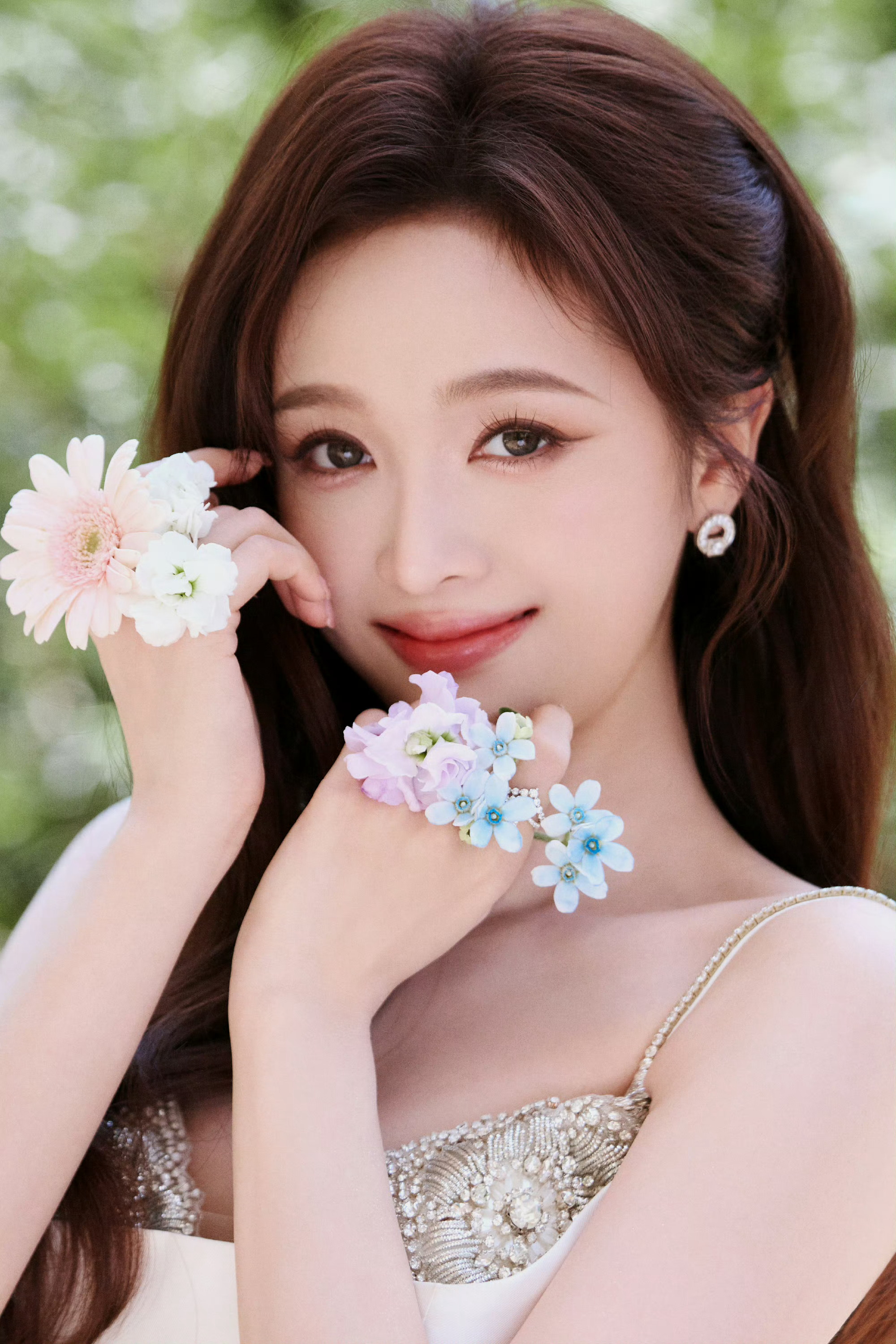 吴宣仪母亲与乐华谈判视频首曝光这个妈妈说话也是自相矛盾，没看过合同怎么签的字啊？