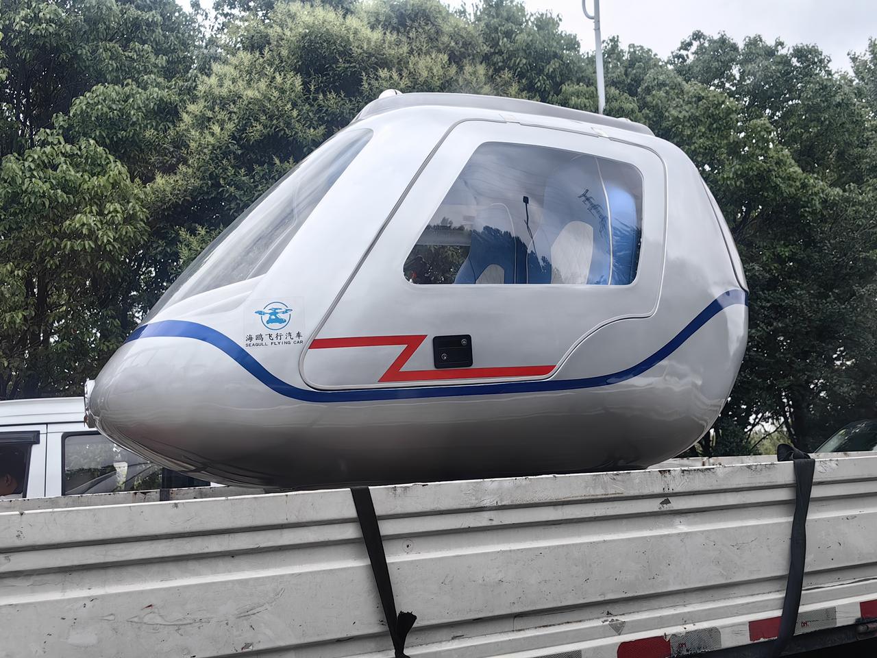 可能要不了10年了，这种飞行器，估计满大街上都能飞了。
低空经济的爆发，要不了太