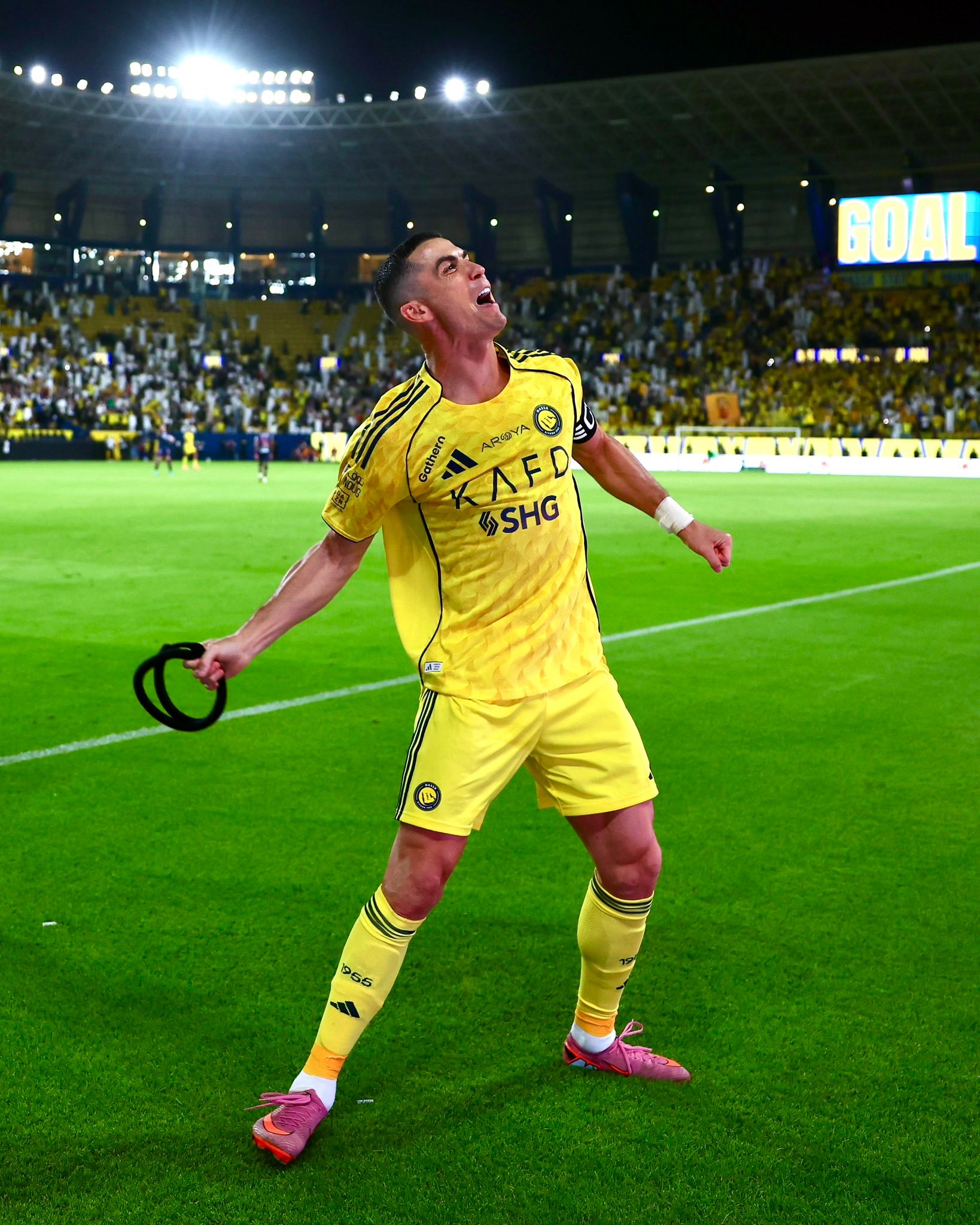 C罗[超话]和c罗一起siu到最后c罗打入生涯第952球 🚨足坛历史10月份进