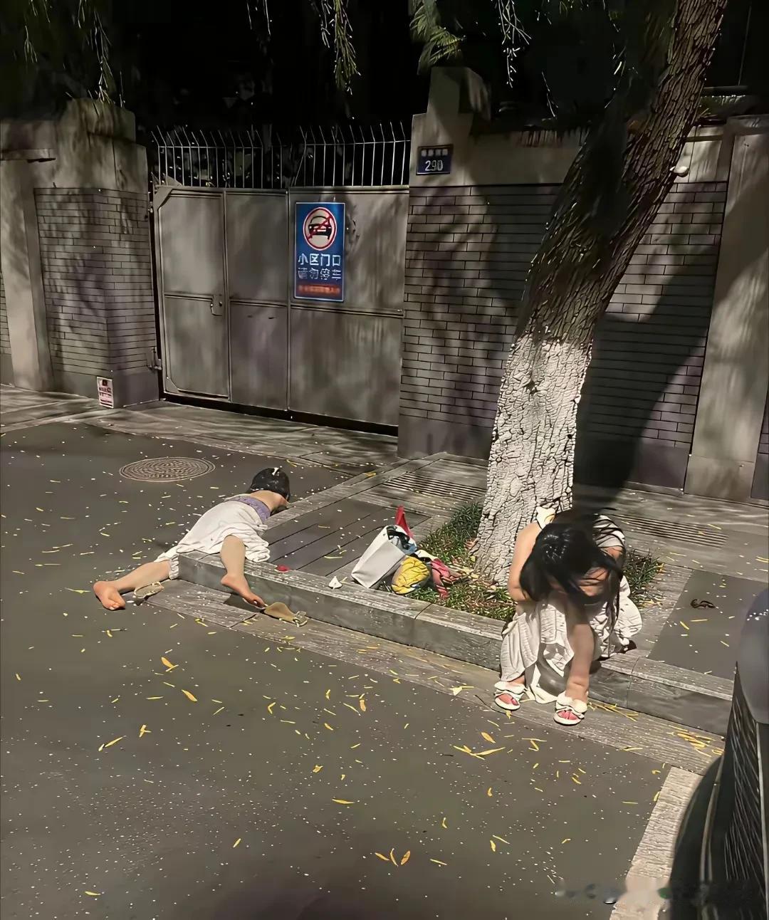 为了生活，也是够拼得了！谁不是为了碎银几两而忙忙碌碌，理解但不支持这种做法，女孩