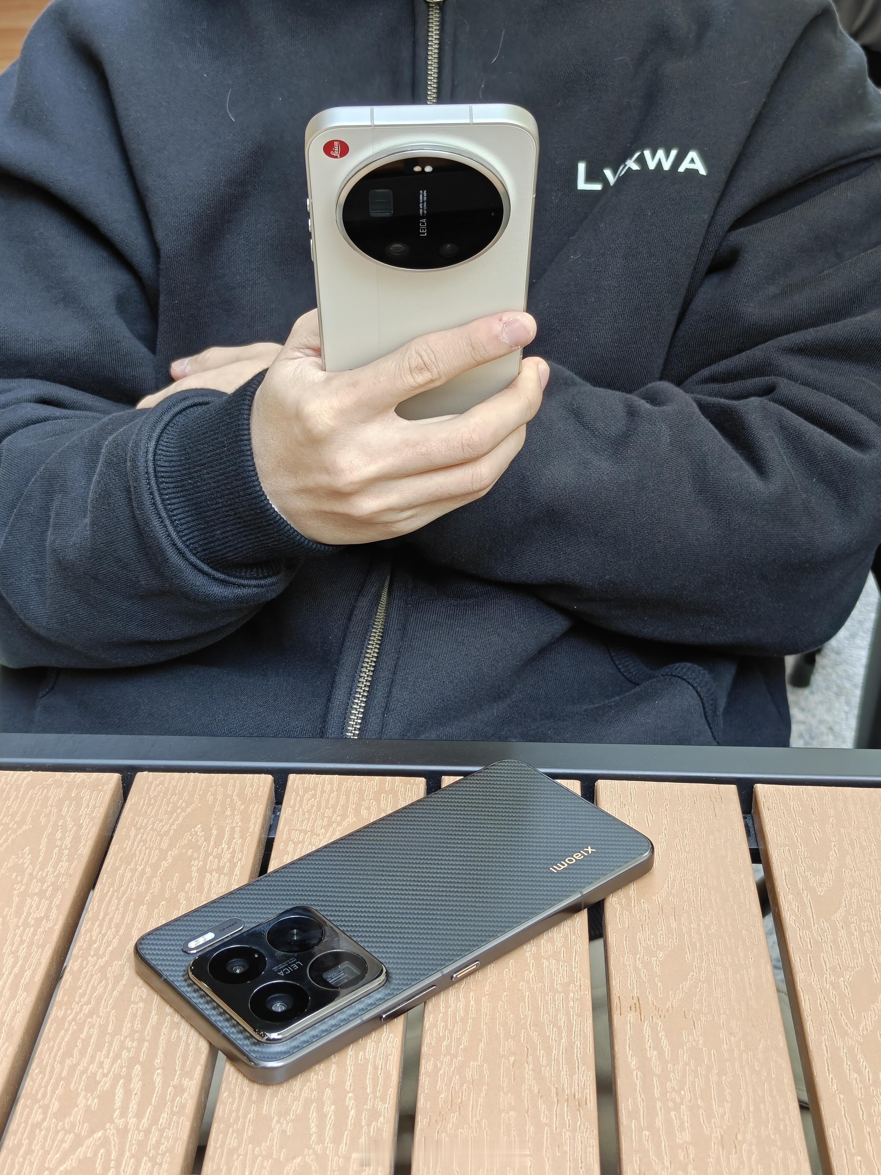 身边的玄戒 O1 用户果断入手小米 17 Ultra 徕卡版。 