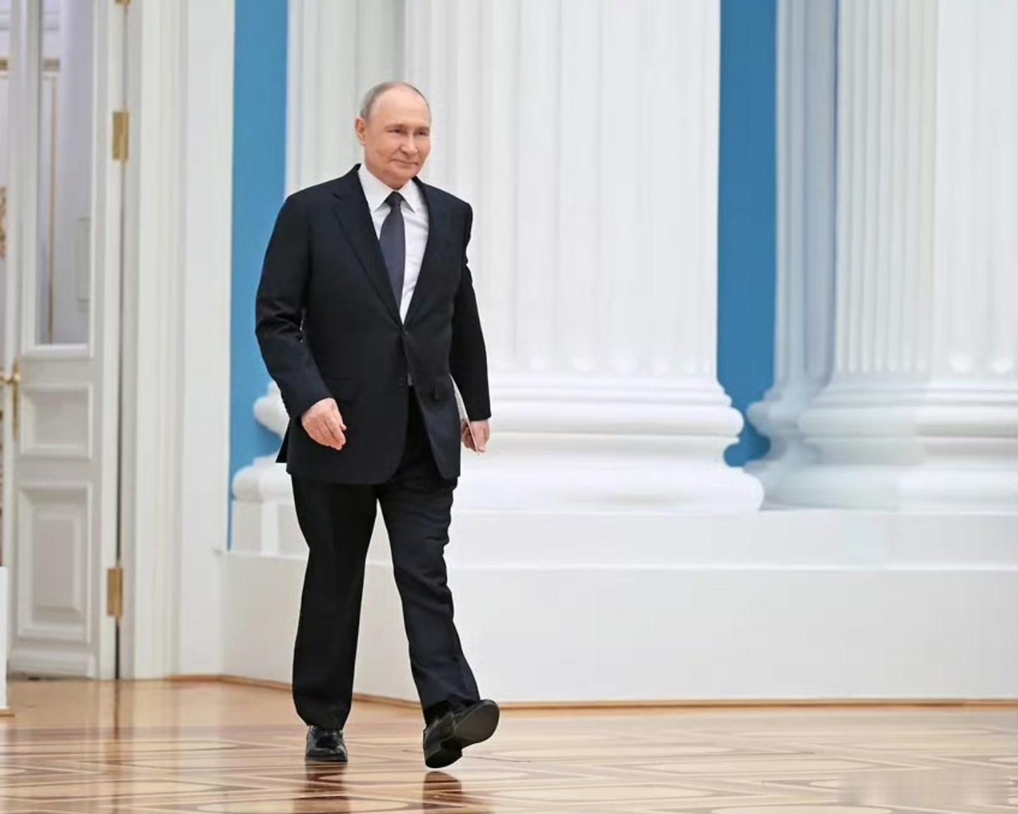 普京说，无论是用军事还是其他方式，俄罗斯终将解放顿巴斯和其他新俄罗斯地区。 