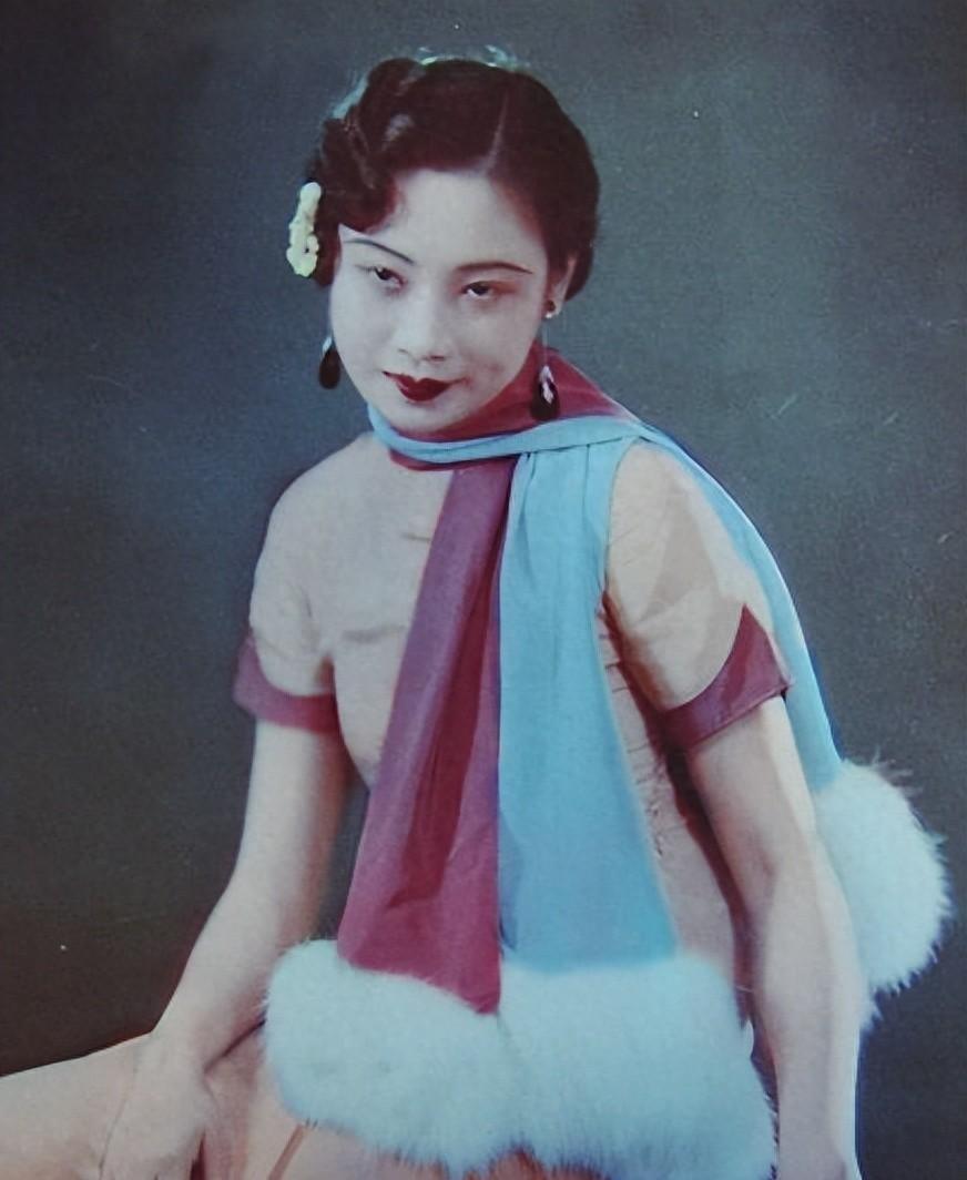 1964年胡蝶中年回国时的珍贵照片曝光，优雅气质依旧，岁月难掩她的动人风采！
1