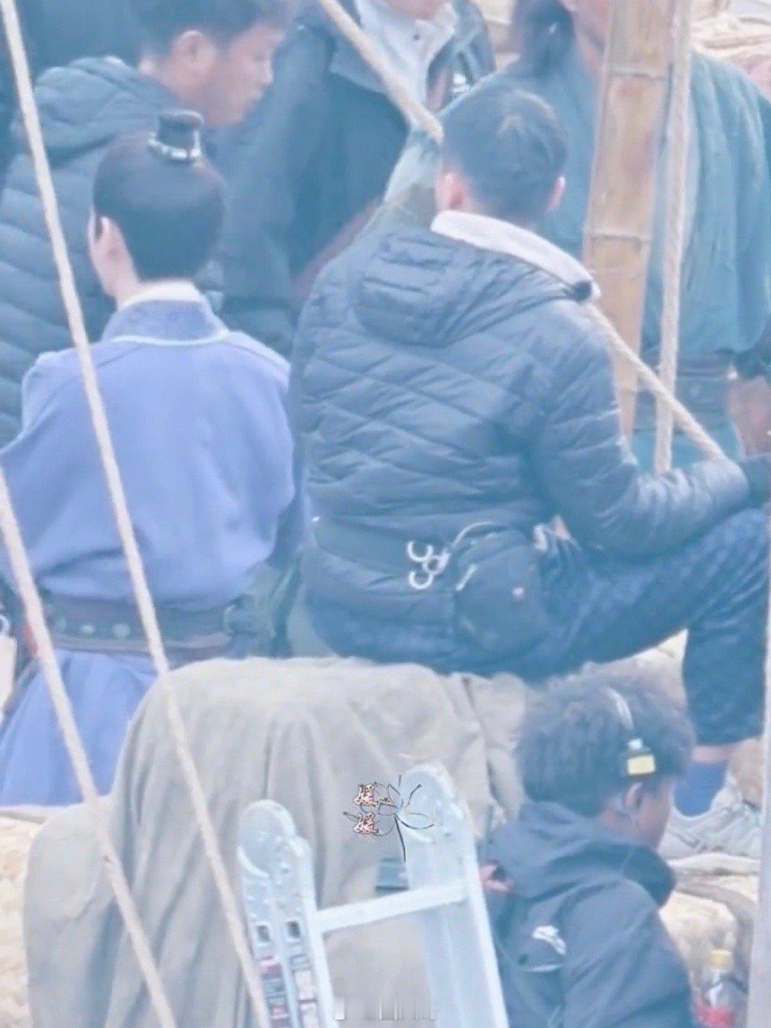 成毅新剧跳起来打架路透 哈哈哈哈这个太子有点可爱是怎么回事，成毅在电视剧《两京十