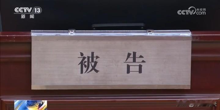 上海，曹先生的父母在上海有两套房产，其中一套价值近1000万元，为表爱意，曹先生