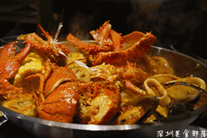 在这边本土人有些家庭传统的习惯每周四都是吃Paella海鲜饭日我们家孩子什么习惯