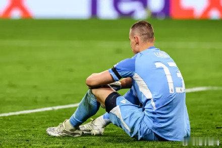 卢宁状态崩盘令人唏嘘 卢宁口碑彻底崩盘！欧冠被拜仁淘汰一役成转折点，禁区慌乱、处