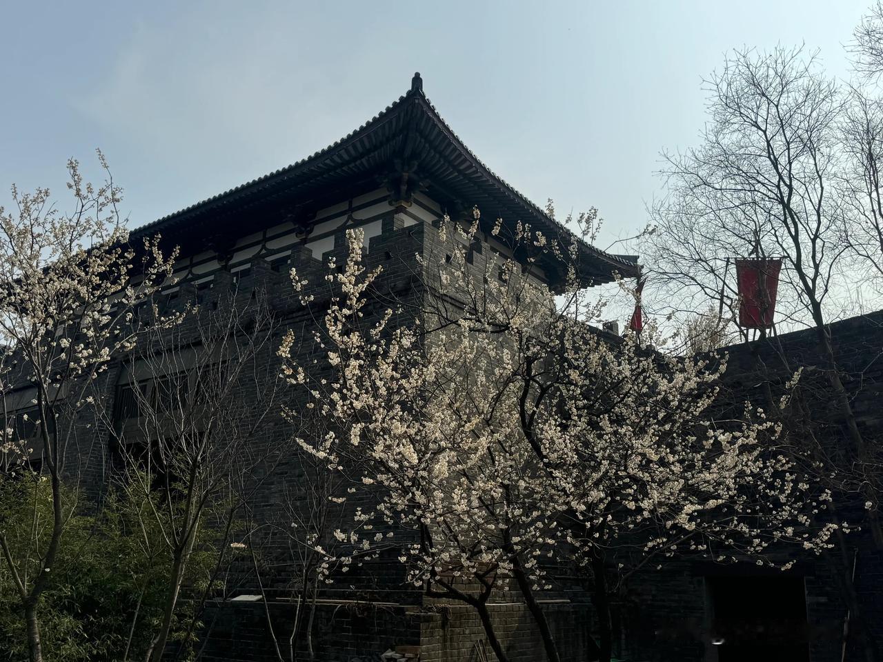 古城春色