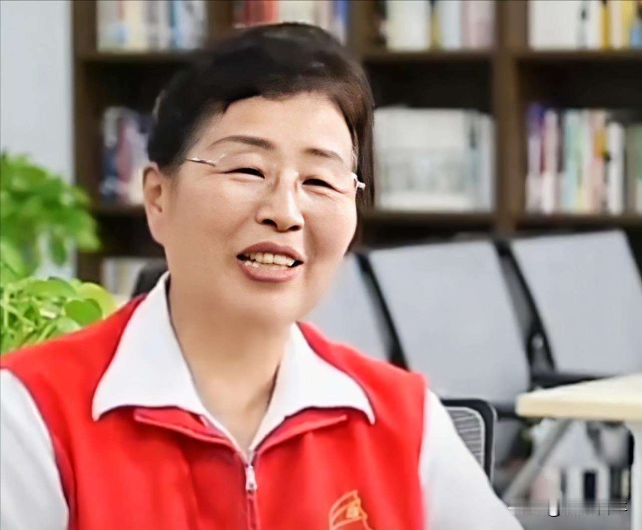 吴亚琴荣获“七一勋章”受表彰使西安市云锦社区党员干部倍受鼓舞
作者:陈必成
  