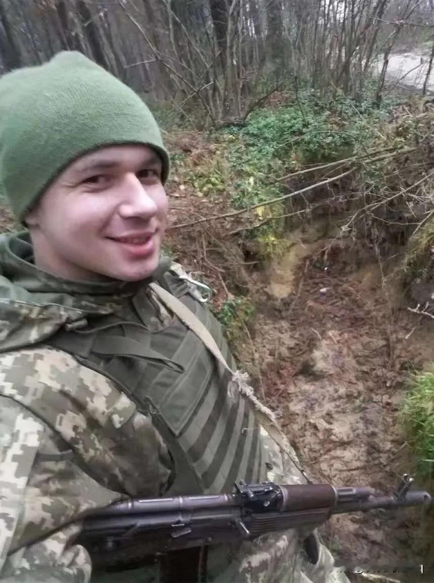 牺牲与胜利？
乌克兰工兵维塔利·斯卡昆，好像是这场乌克兰战争中乌克兰军队产生的第