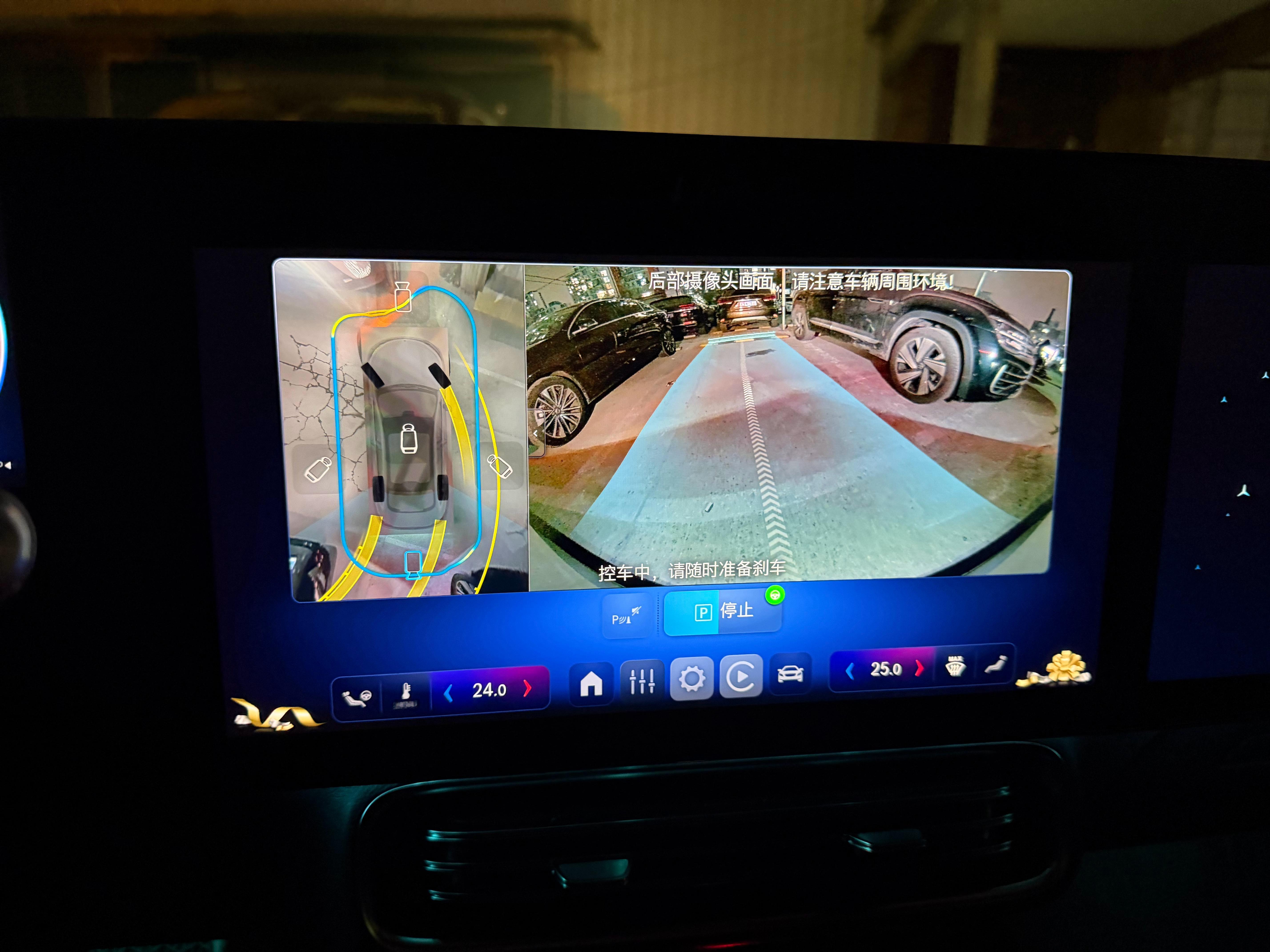 奔驰CLA纯电的自动泊车真的效率挺高 挺好用的现在比较窄的车位都喜欢用了全新奔驰