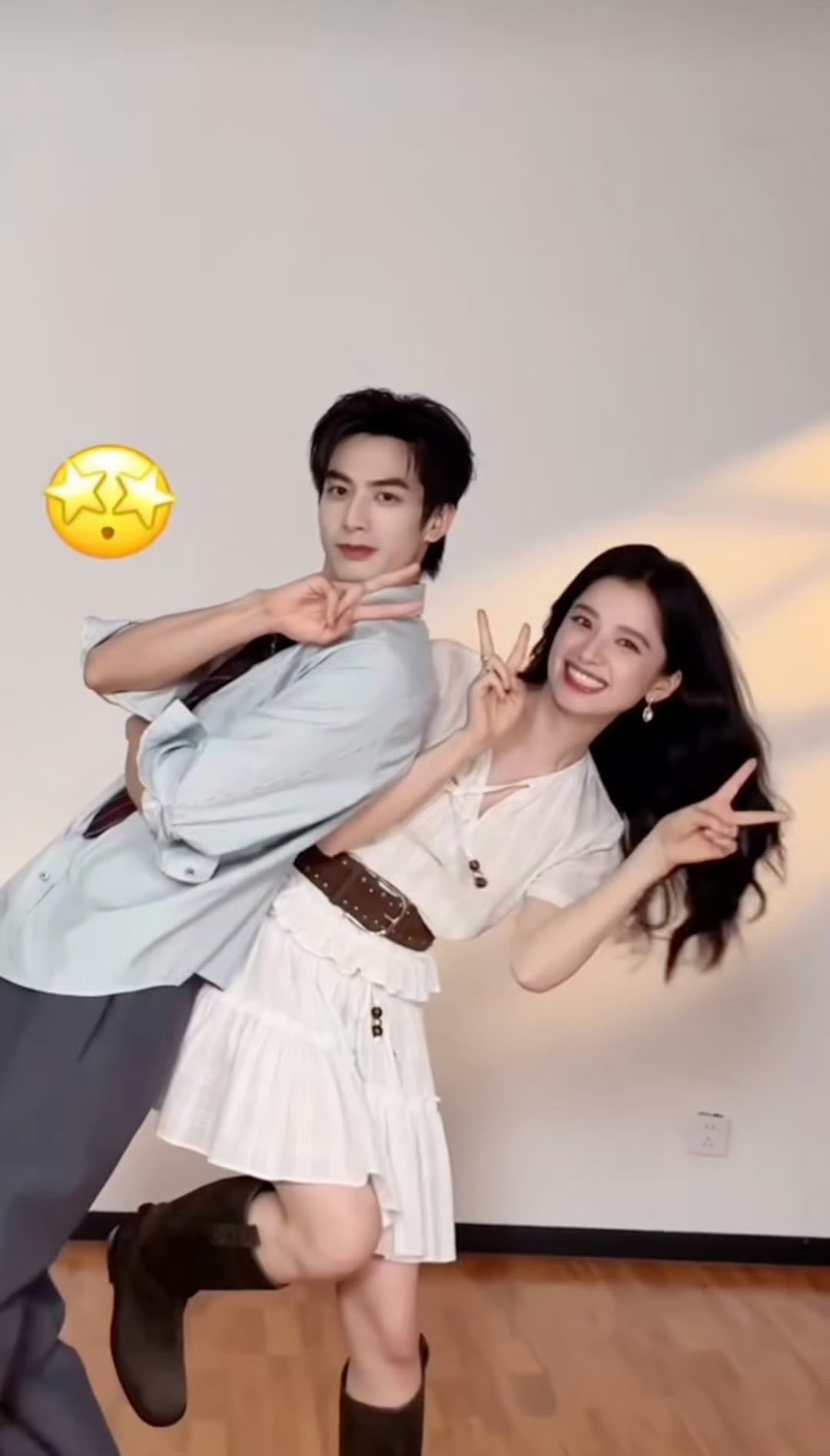 宋威龙张婧仪狗狗哥妹合拍kk的星朋友 夏威仪甜蜜合拍💕 