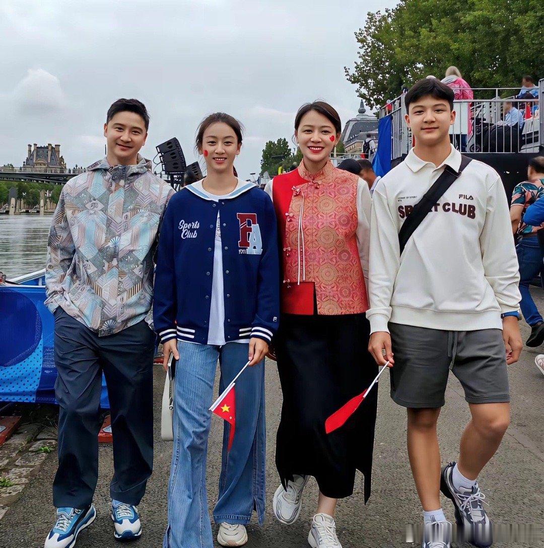 田亮的一家四口，老婆女儿漂亮，儿子又帅气！ ​​​