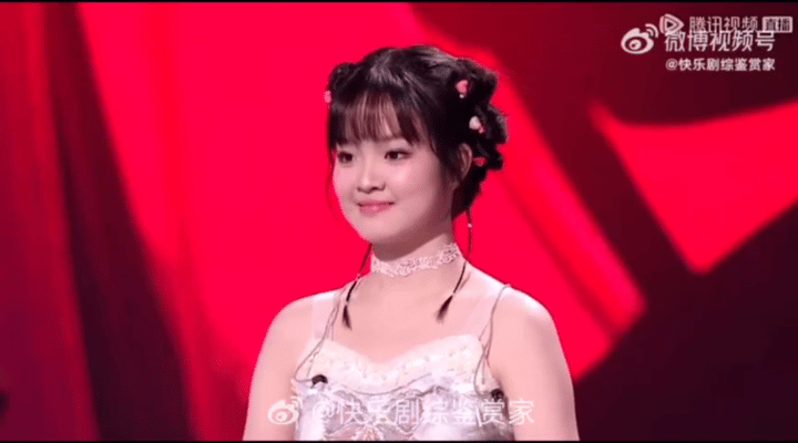徐明浩自己淋过雨所以想为后辈撑伞谁会不为这个徐明浩心动，好温柔的小哥哥一枚呀，即