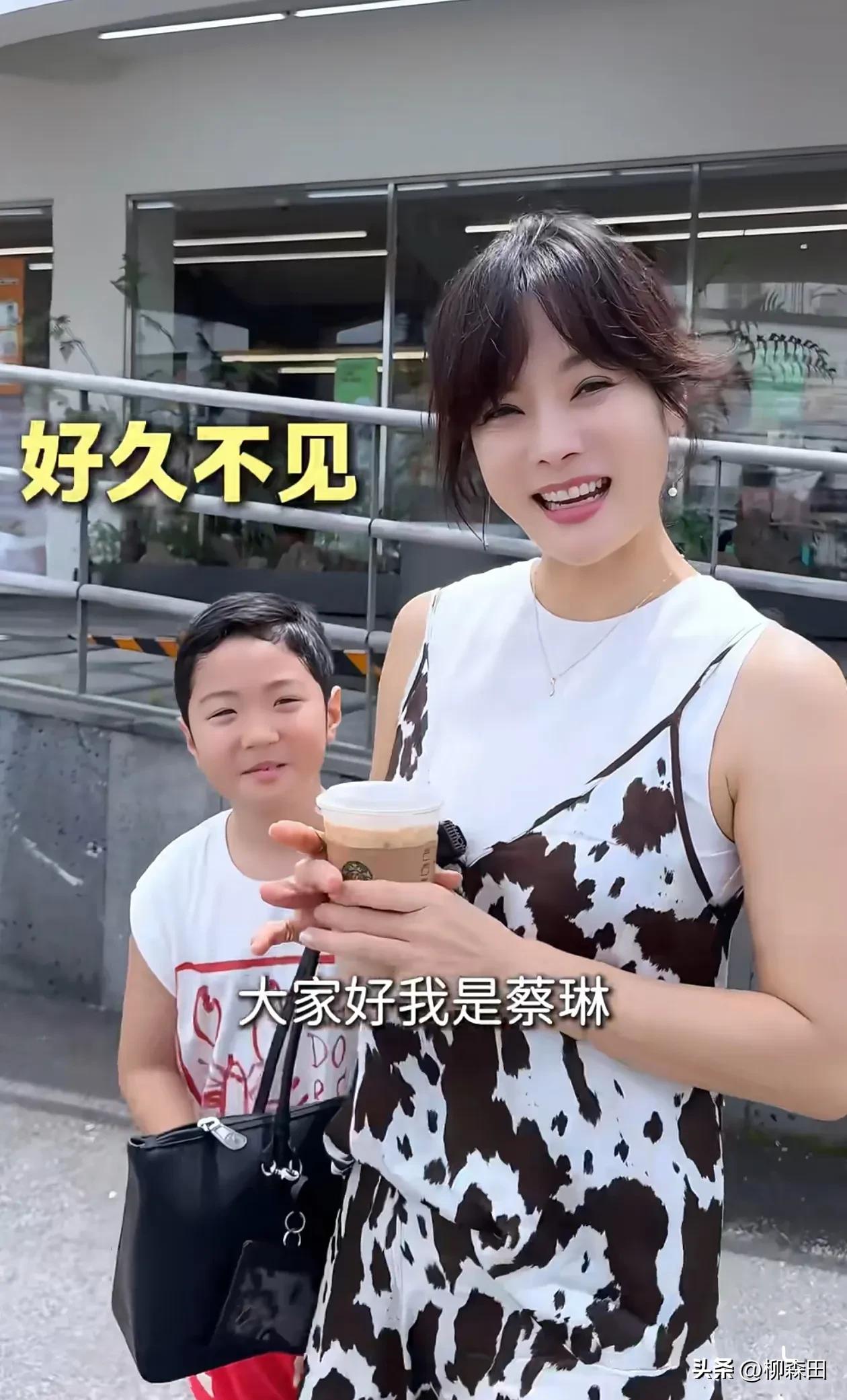 46岁蔡琳如今长这样，光是通过蔡琳脸上的变化，人们就能想象到离婚后，蔡琳过得并不