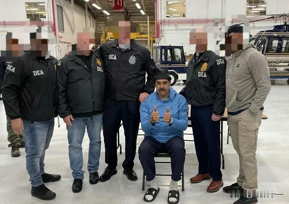 关于委内瑞拉的事情，看到一个评论很有趣:说委内瑞拉仅付出两人被俘的代价就击退了美