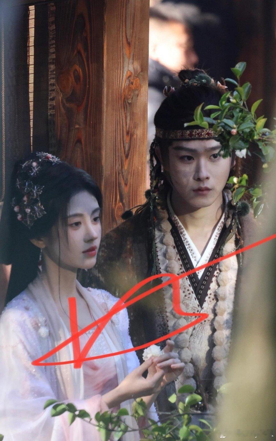 鞠婧祎和田嘉瑞在《月鳞绮纪》中绝美同框。 