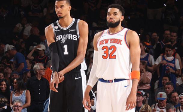 NBA总决赛，尼克斯对阵马刺的G4比赛中，出现了非常奇葩的一幕。马刺队新秀卡特布