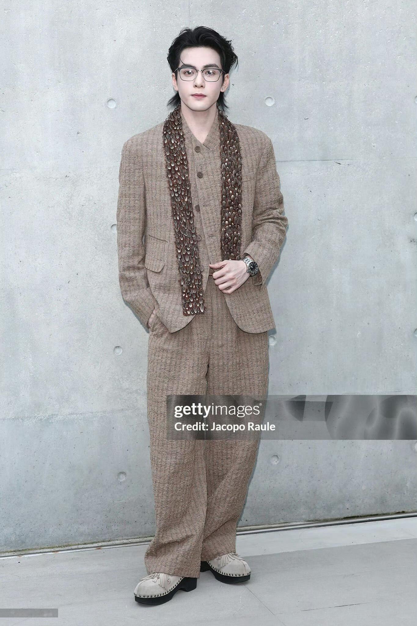 全体起立！这个曾舜晞生图帅成什么样了！曾舜晞 in EmporioArmani 