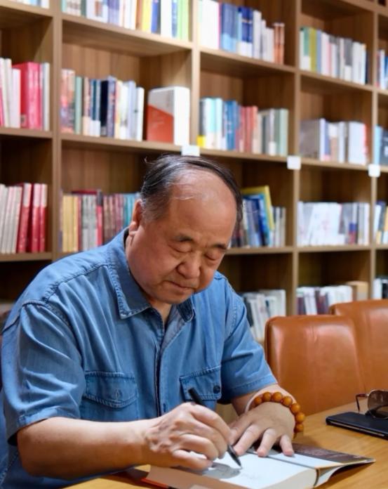 莫言说：“如果你熬到一个人喝茶，一个人散步，一个人旅行，一个人看书，没有电话，没