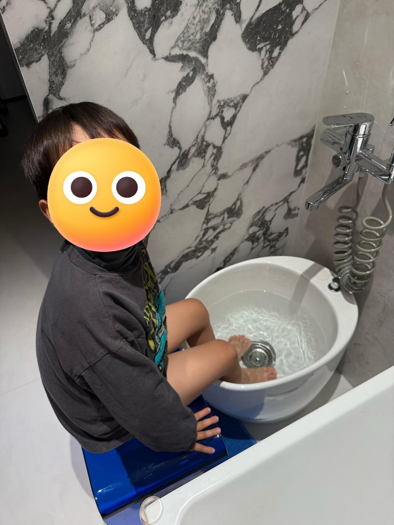 拖把池改泡脚池，全家抢着用
谁懂啊！在卫生间装个拖把池当泡脚桶，太香了！
摆在角