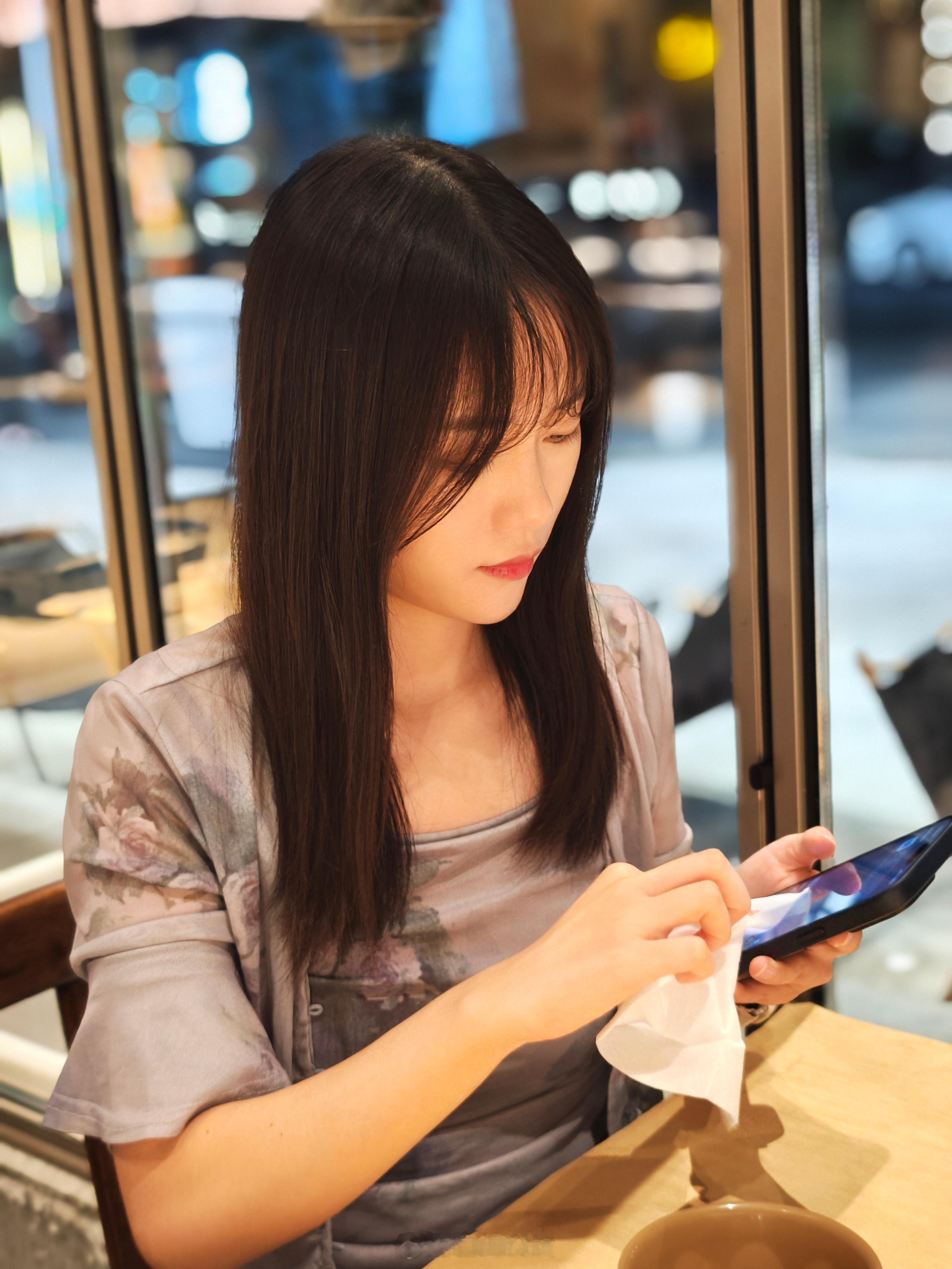 有没有小伙伴和我一样用完湿纸巾会顺手擦手机的[喵喵] ​​​