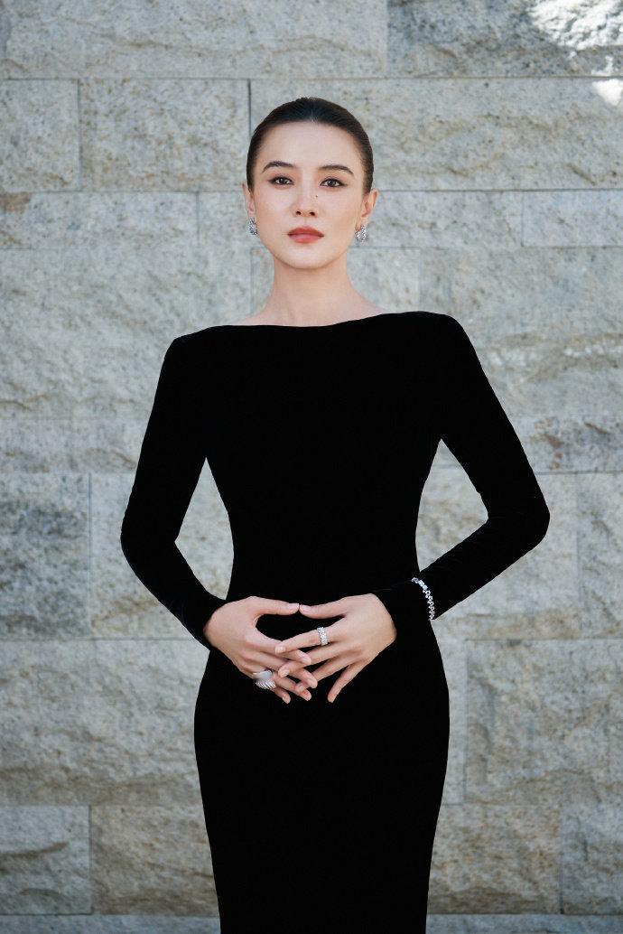 宋佳金鸡奖造型出图 