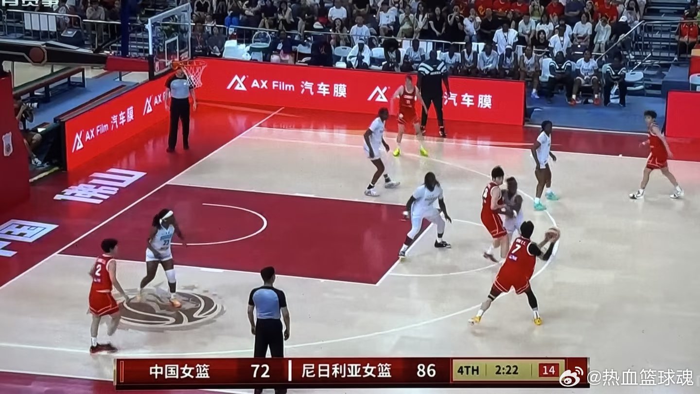 中国女篮热身赛第三场大比分输给尼日利亚，暴露出中国男女篮的共同问题：严重的中锋依