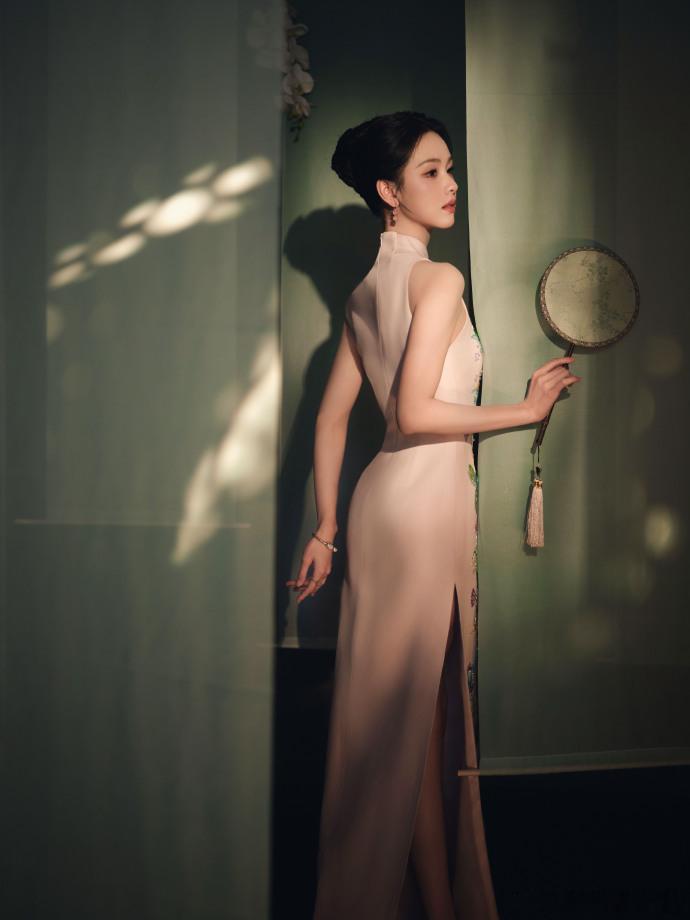 陈都灵携东方风雅赴视听之约旗袍美人陈都灵陈都灵携东方风雅赴视听之约，旗袍美人陈都