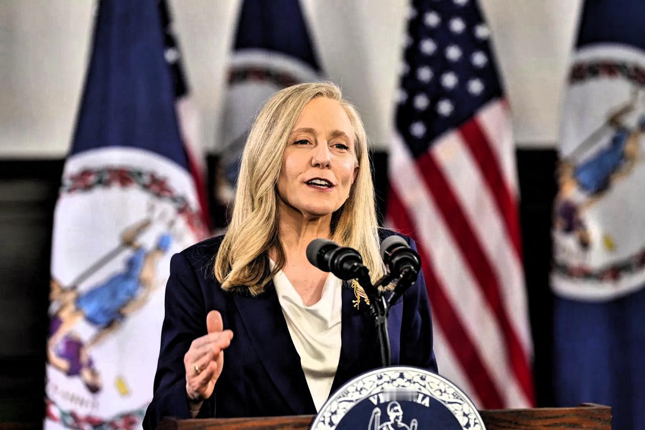 最新消息：民主党对国情咨文的回应中，弗吉尼亚州州长阿比盖尔·斯潘伯格猛烈抨击了特