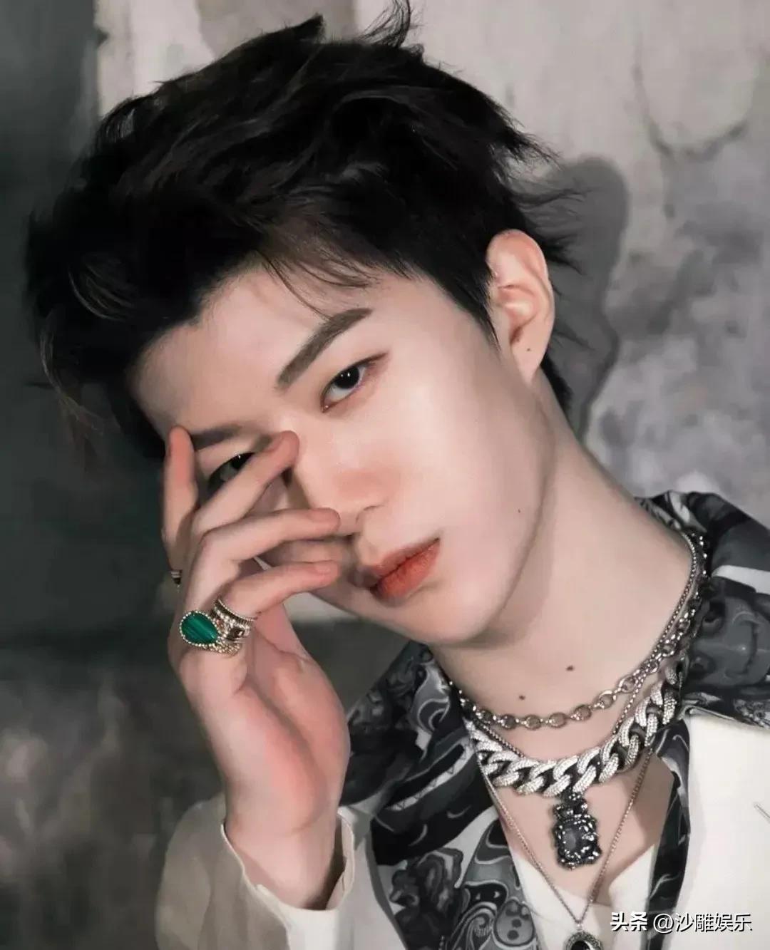 范丞丞，打工人式辟谣！

如果要问内娱哪家工作室的声明最能让人“感同身受”，以前